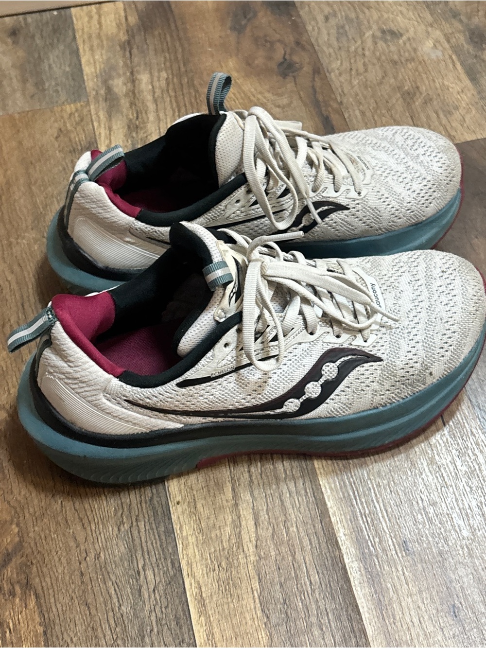 Saucony Women's White and Teal Running Sneakers Sz 7